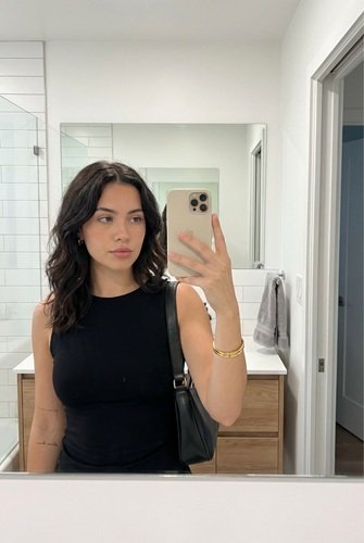 AI Image: Mirror Selfie of Young Woman in the Bathroom