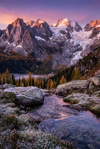 AI Image: Majestic Alpenglow Mountain Panorama